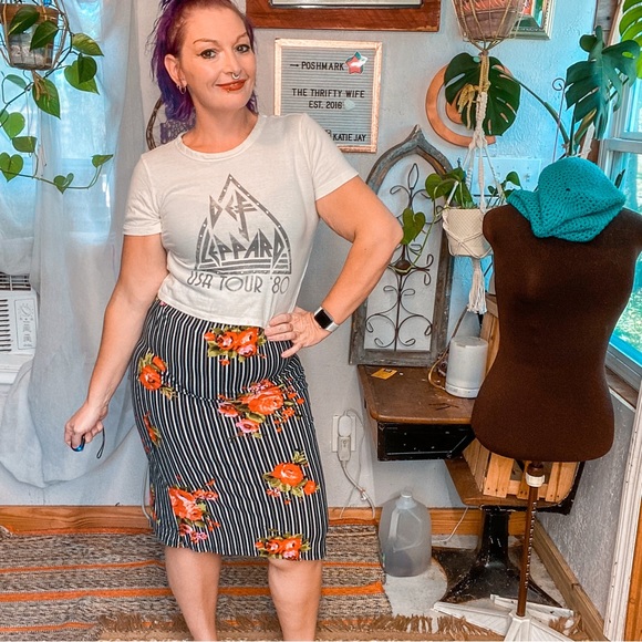 Meet your Posher, TheThriftyWife 🌈💜 - Picture 16 of 16